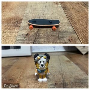 BLUEY FAMILY & FRIENDS Skateboard And Calypso Figurine